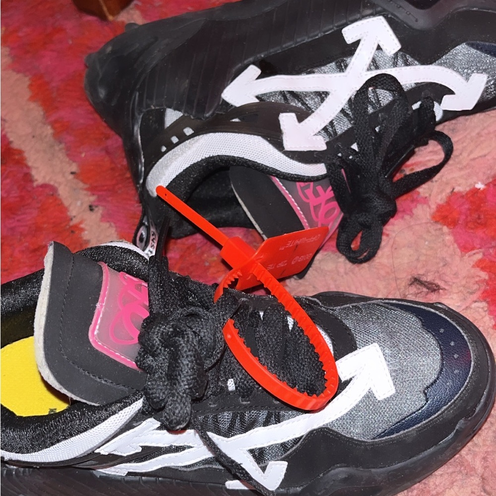 Off whites size 5 worn once , used as new